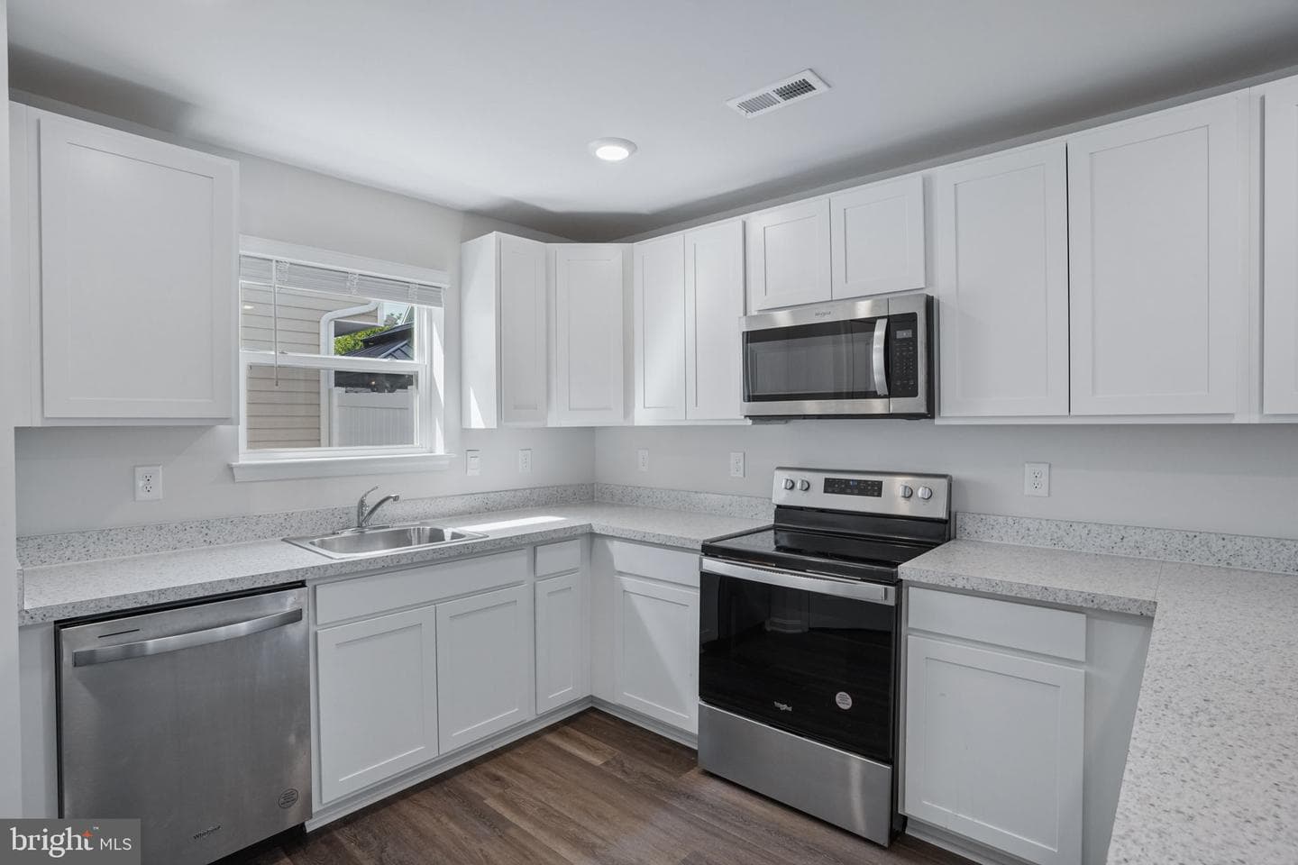 102 Flying Cloud Drive photo 26