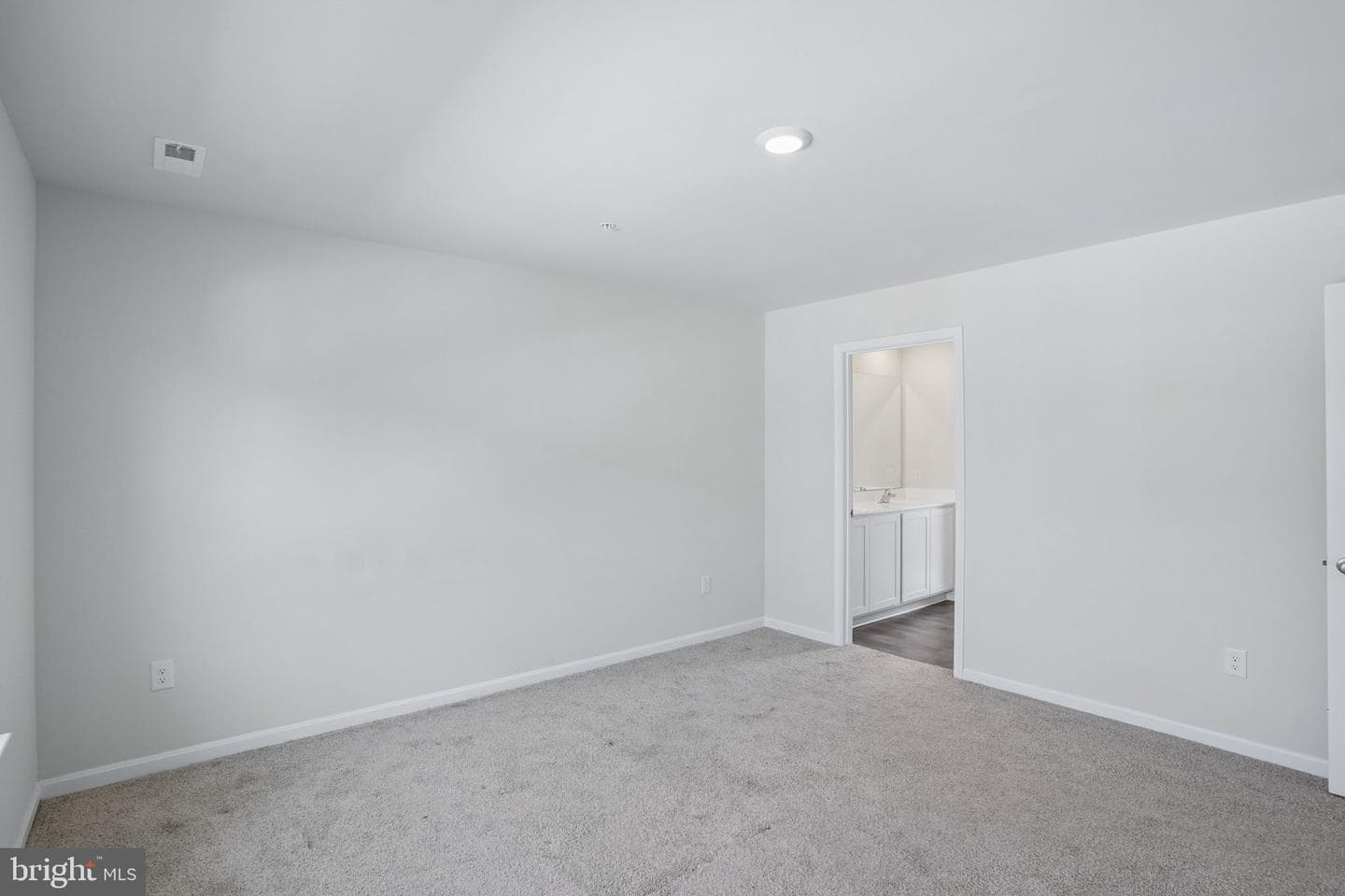 102 Flying Cloud Drive photo 38
