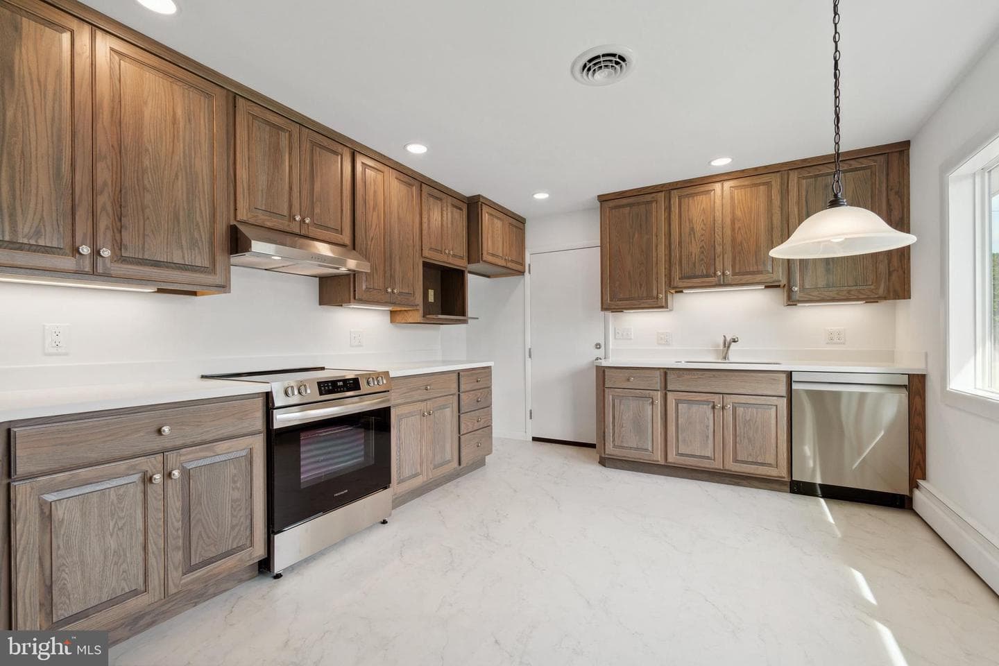 21424 Catholic Avenue photo 5