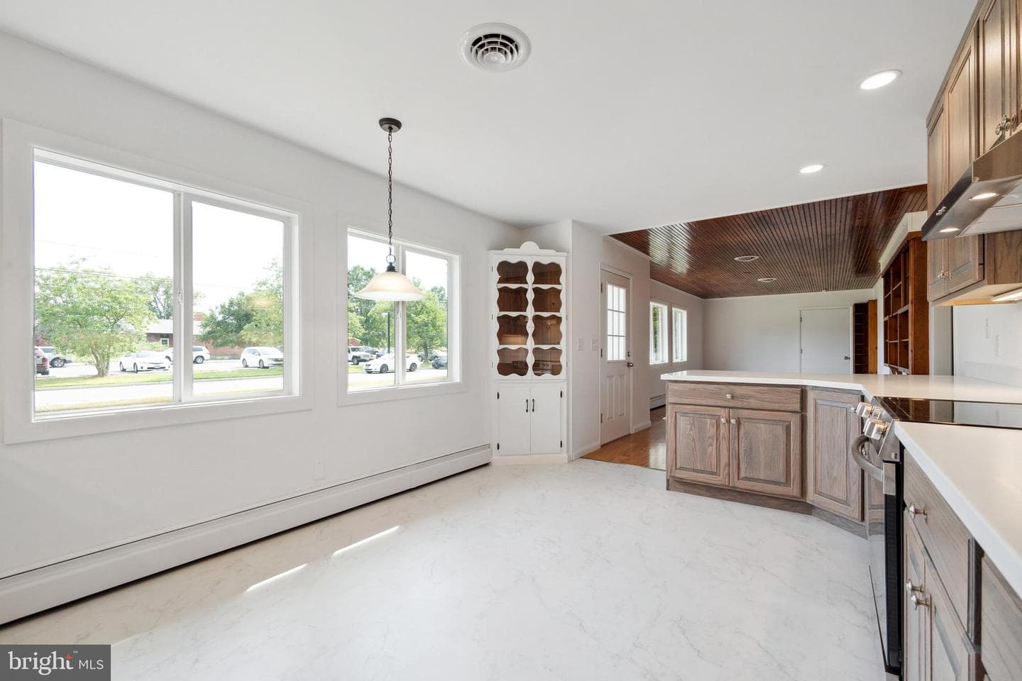 21424 Catholic Avenue photo 6