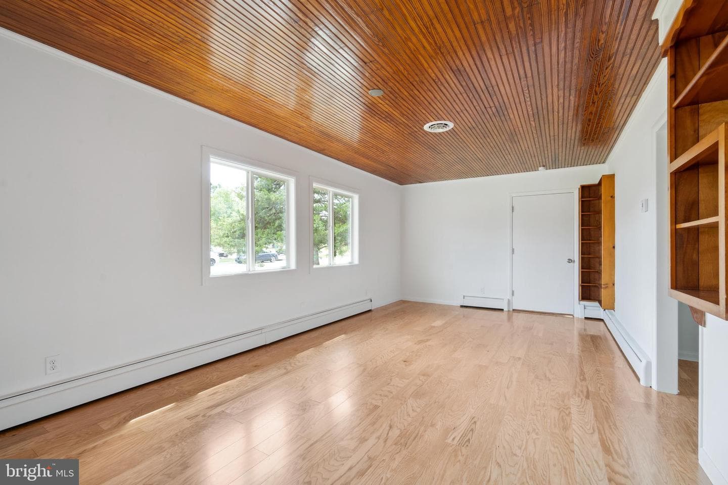 21424 Catholic Avenue photo 7