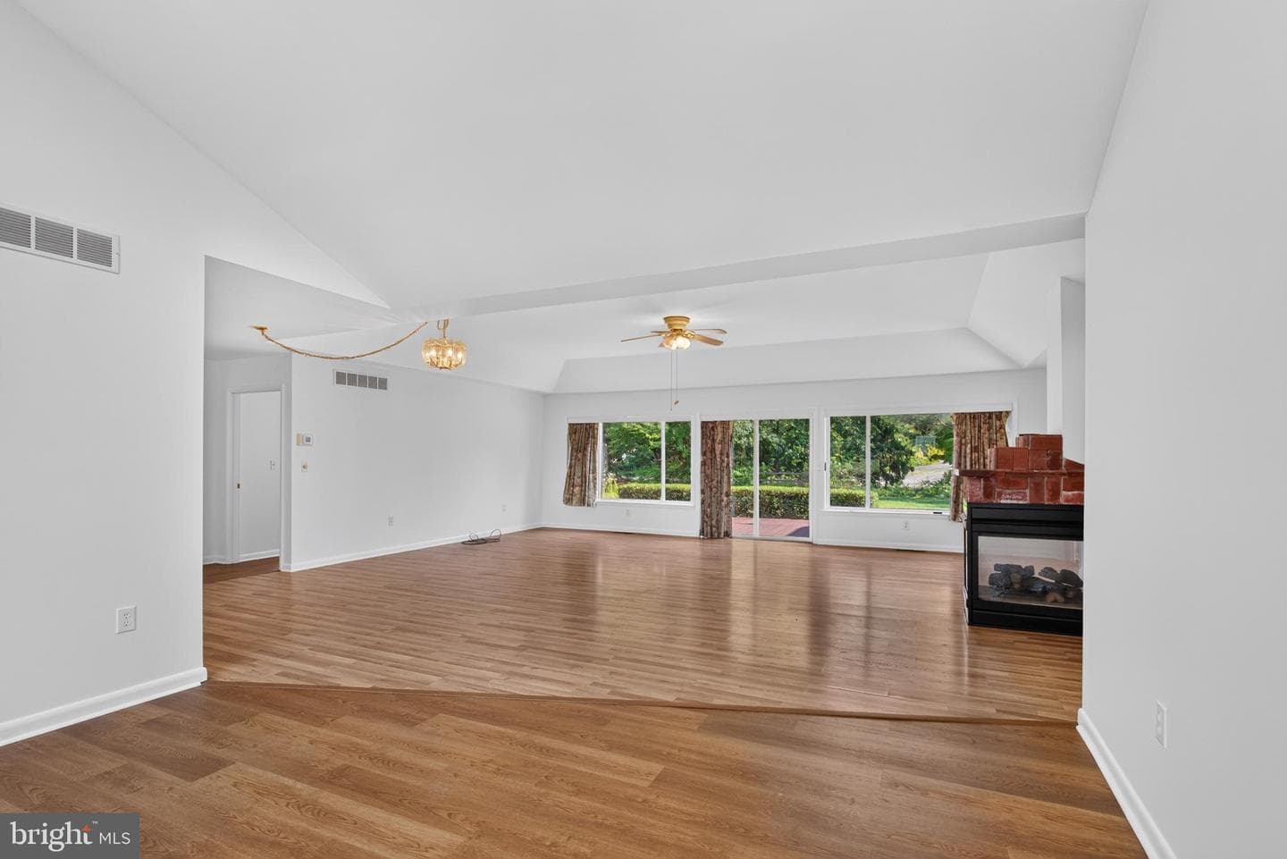 105 Dogwood Drive photo 9