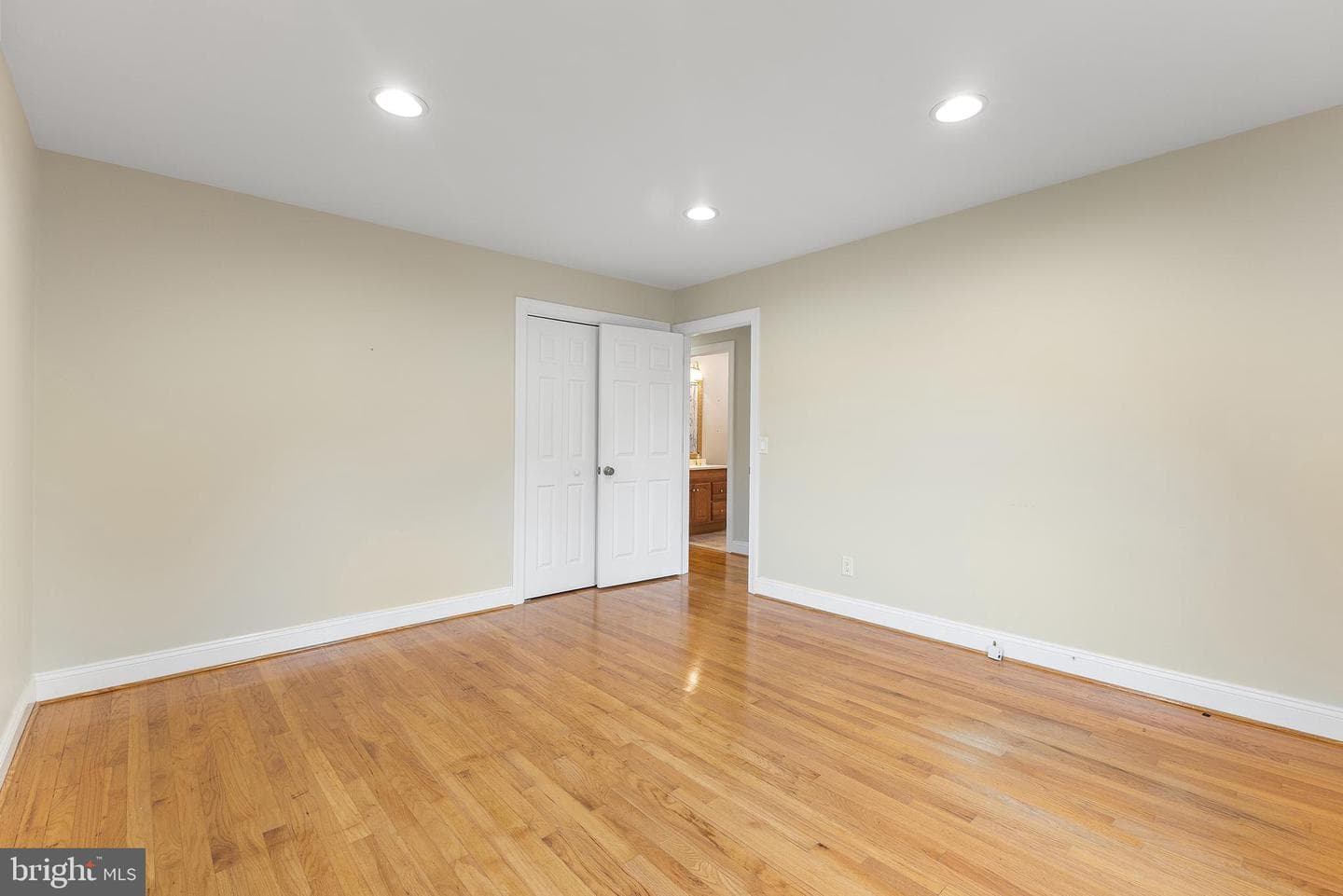 896 Washington Ave photo 21
