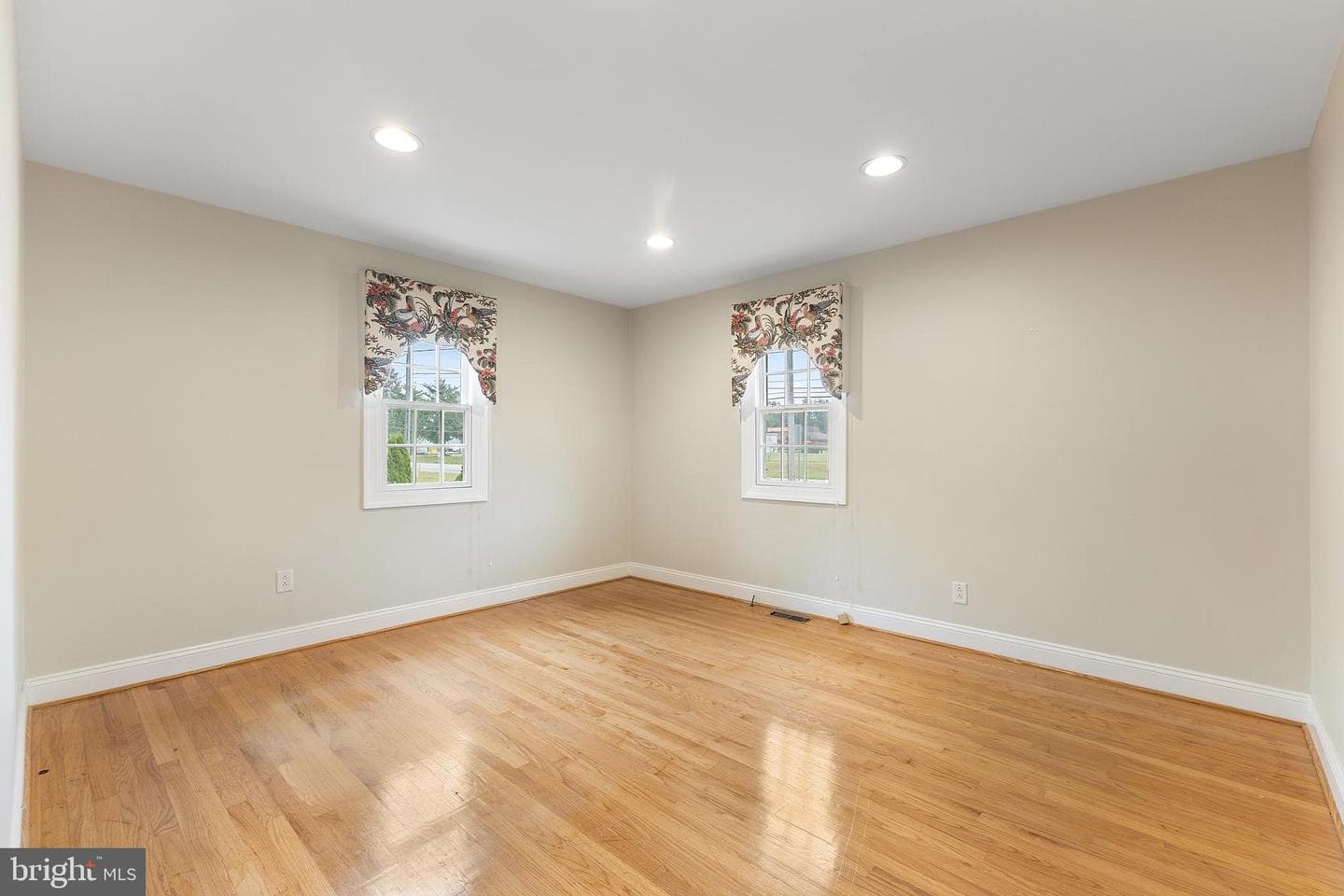 896 Washington Ave photo 22