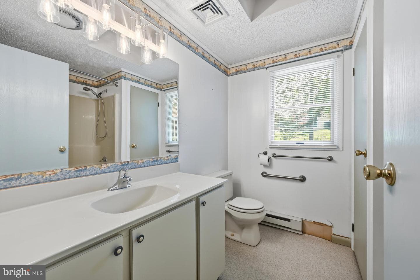 200 Manor Avenue photo 26