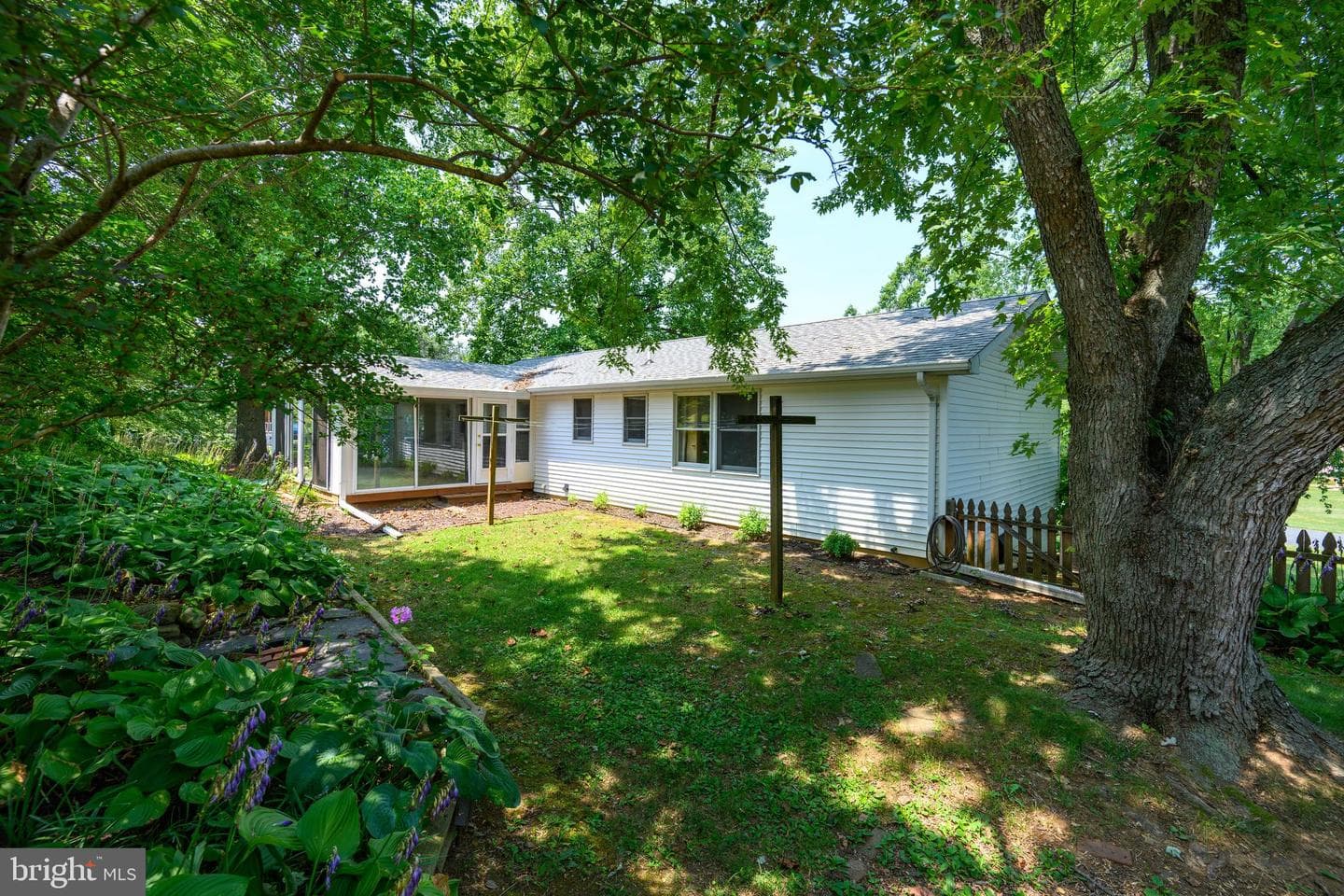 200 Manor Avenue photo 33