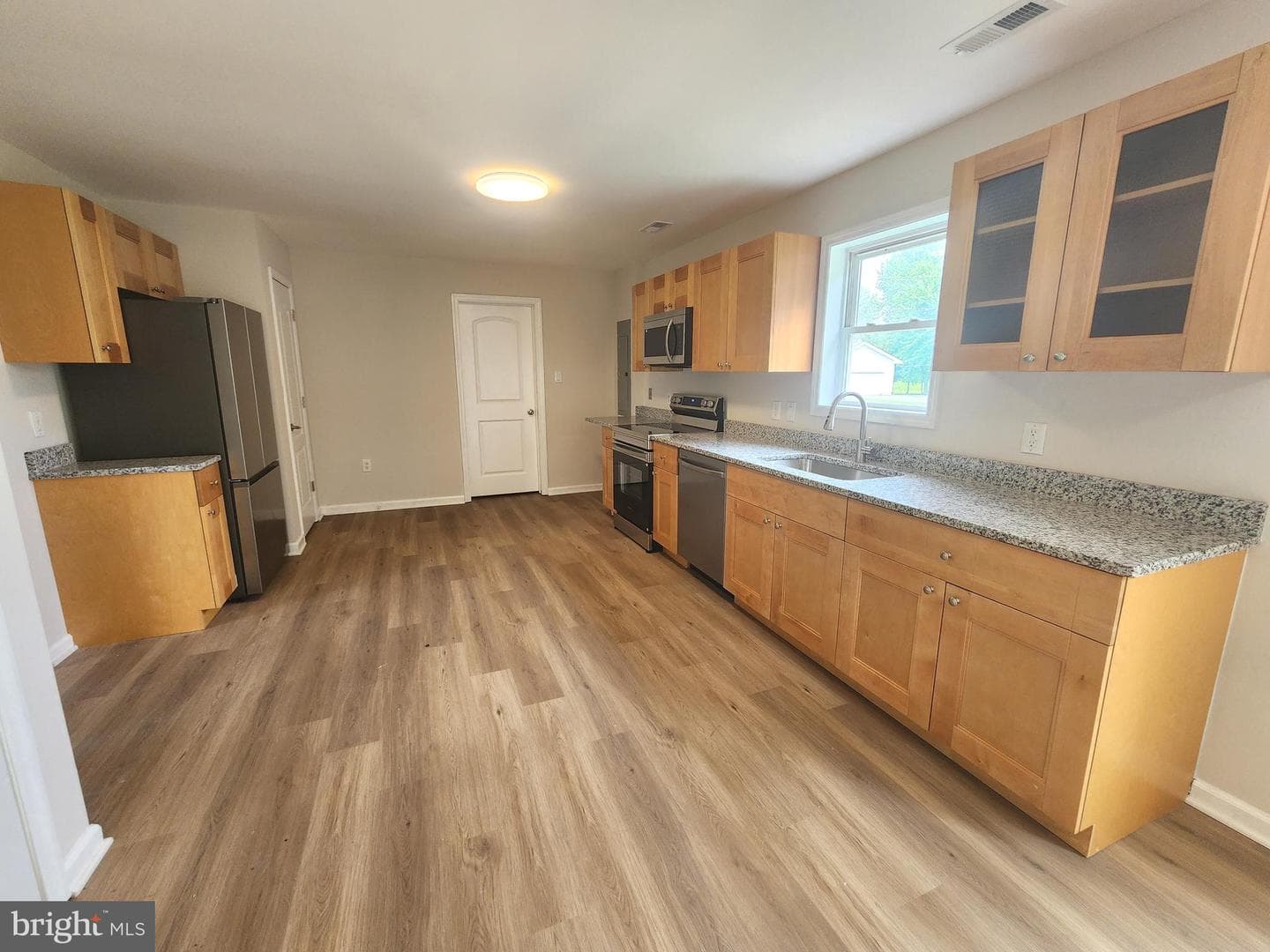 5925 Williams Street photo 13