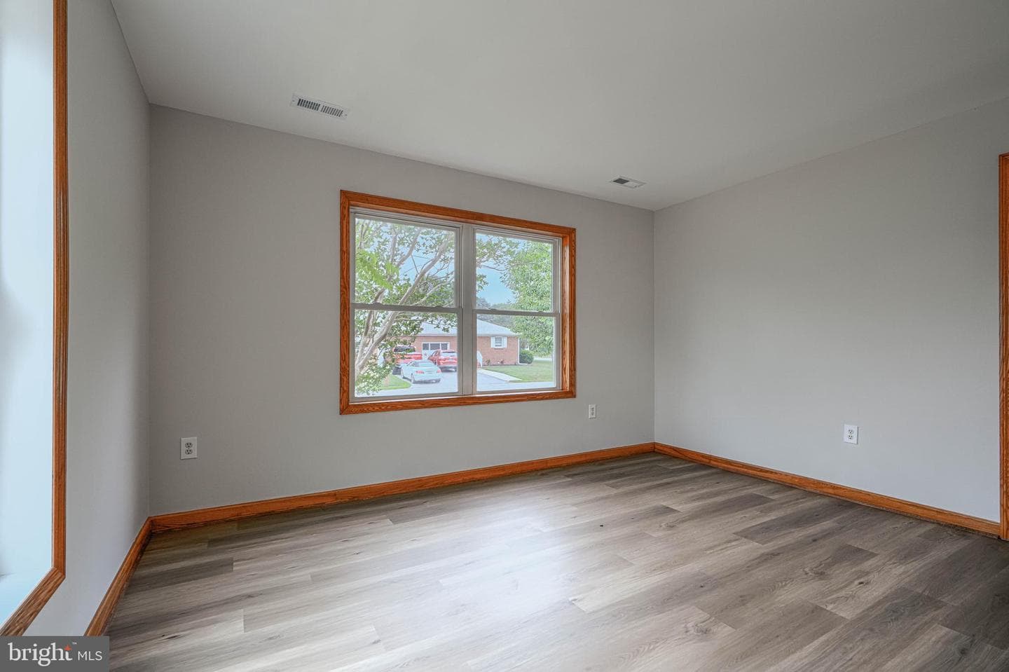 5925 Williams Street photo 32
