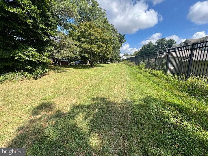 13727 Notley Road photo 3