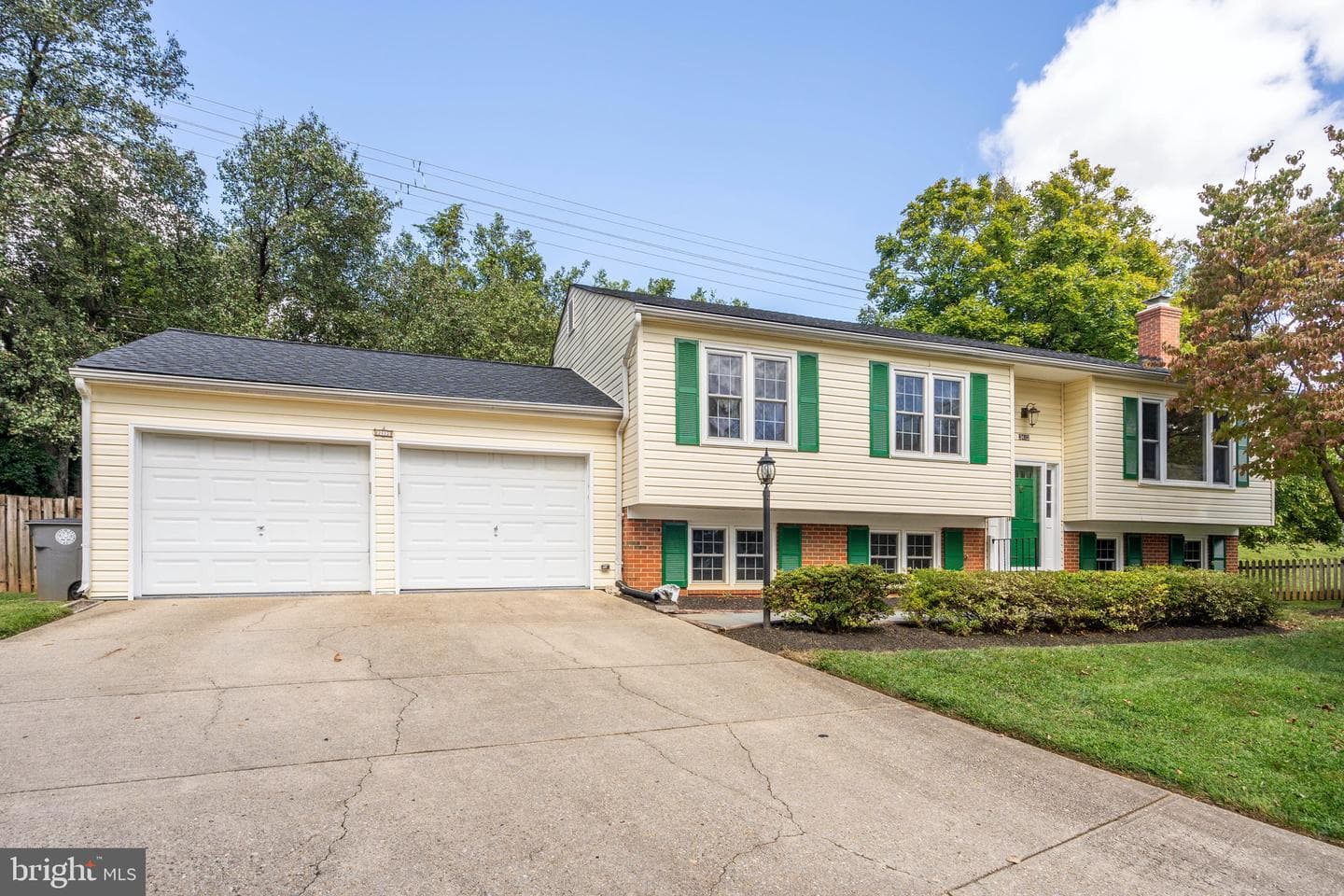 2412 Glenmore Terrace photo 1