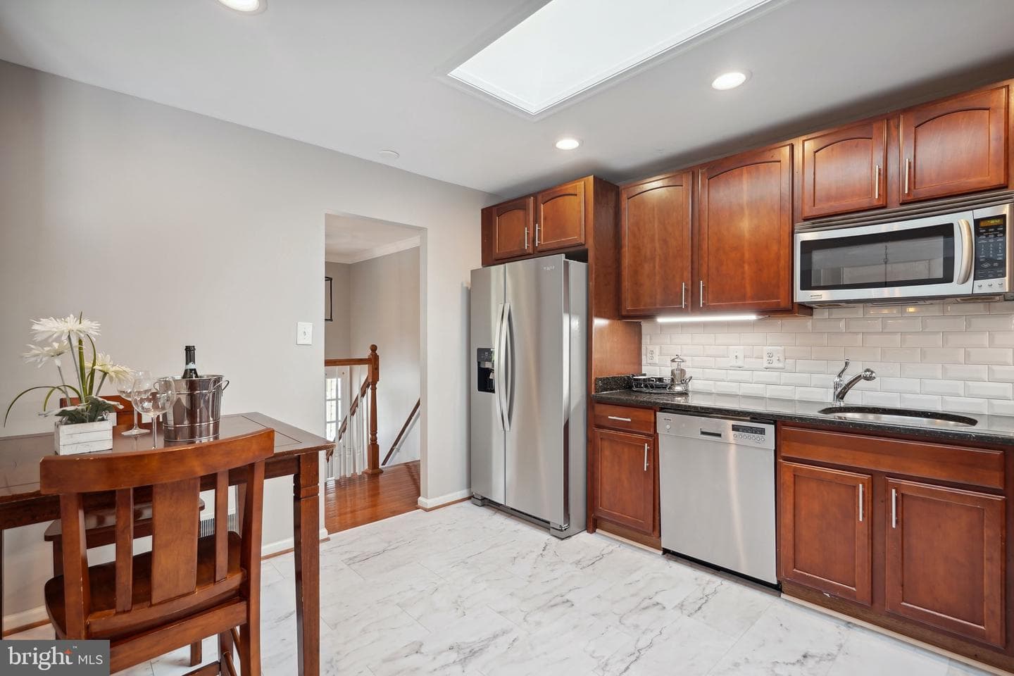 2412 Glenmore Terrace photo 13