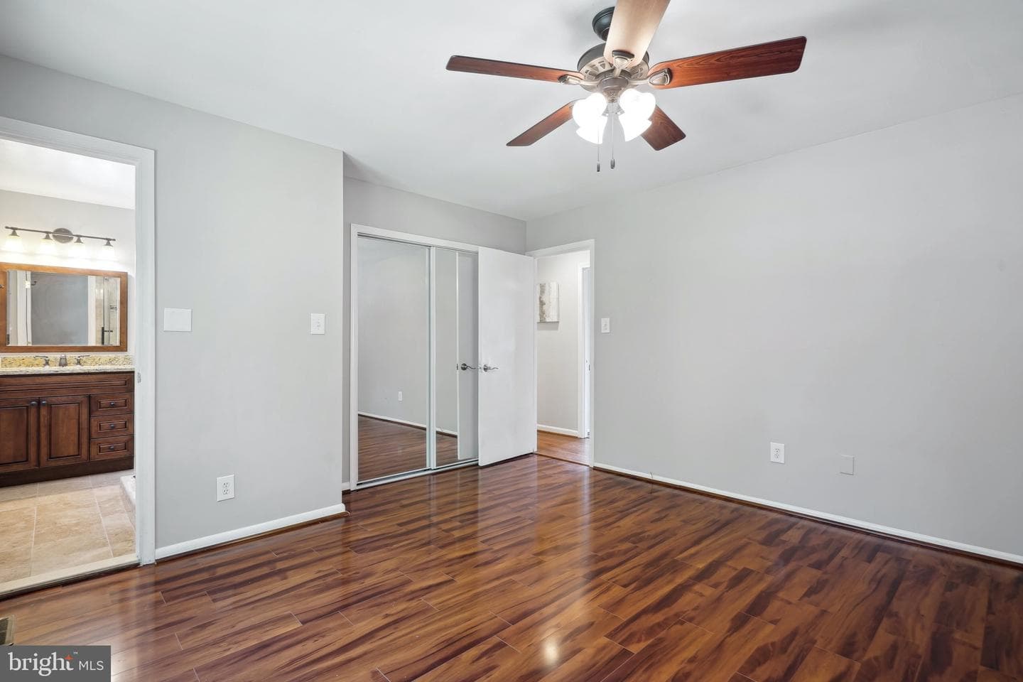 2412 Glenmore Terrace photo 14