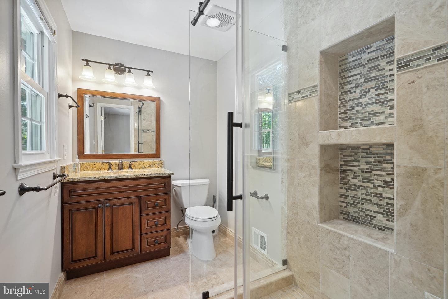 2412 Glenmore Terrace photo 15