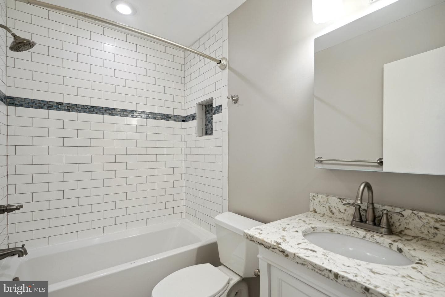 2412 Glenmore Terrace photo 18
