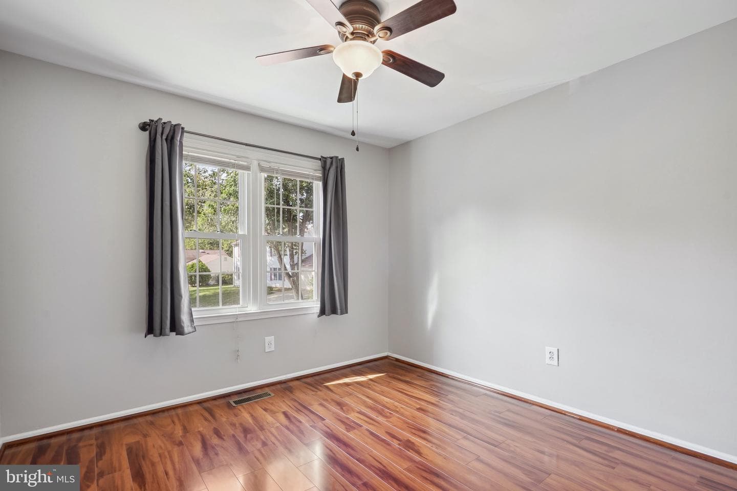 2412 Glenmore Terrace photo 19