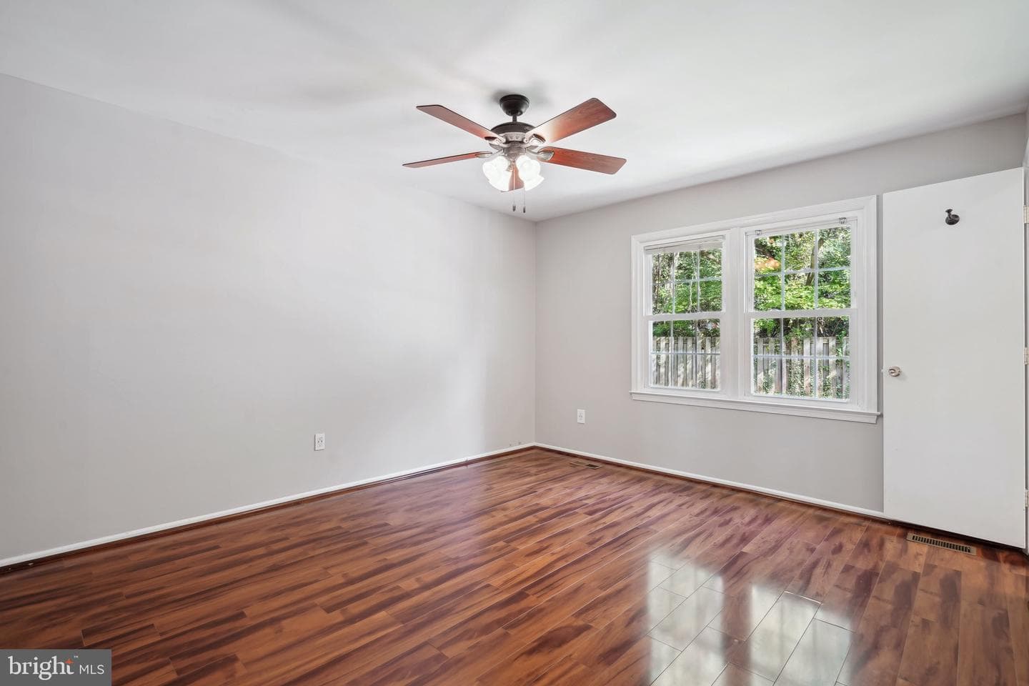 2412 Glenmore Terrace photo 20