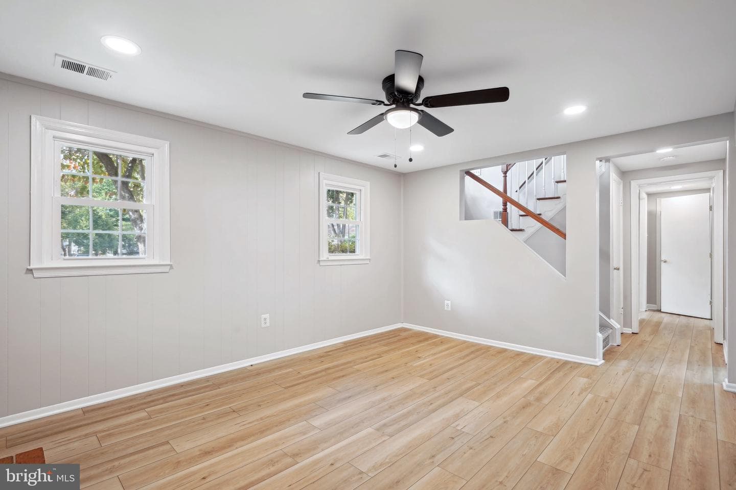 2412 Glenmore Terrace photo 21