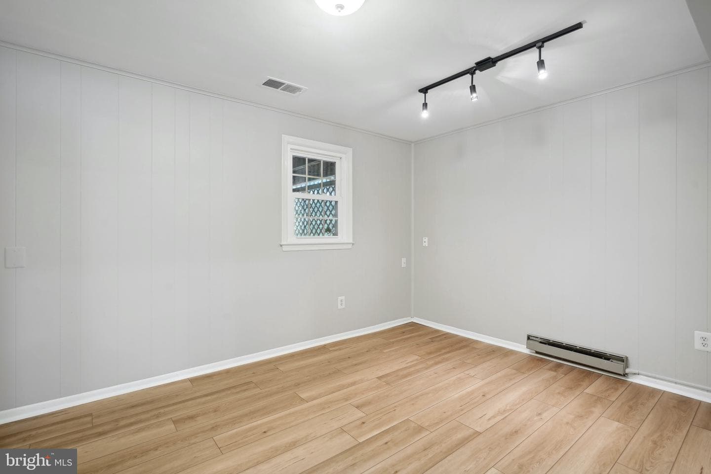 2412 Glenmore Terrace photo 23
