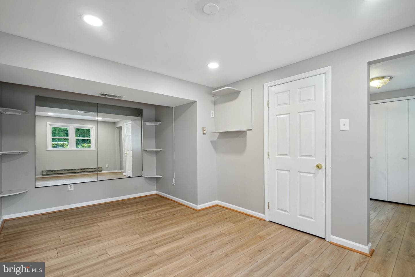 2412 Glenmore Terrace photo 24