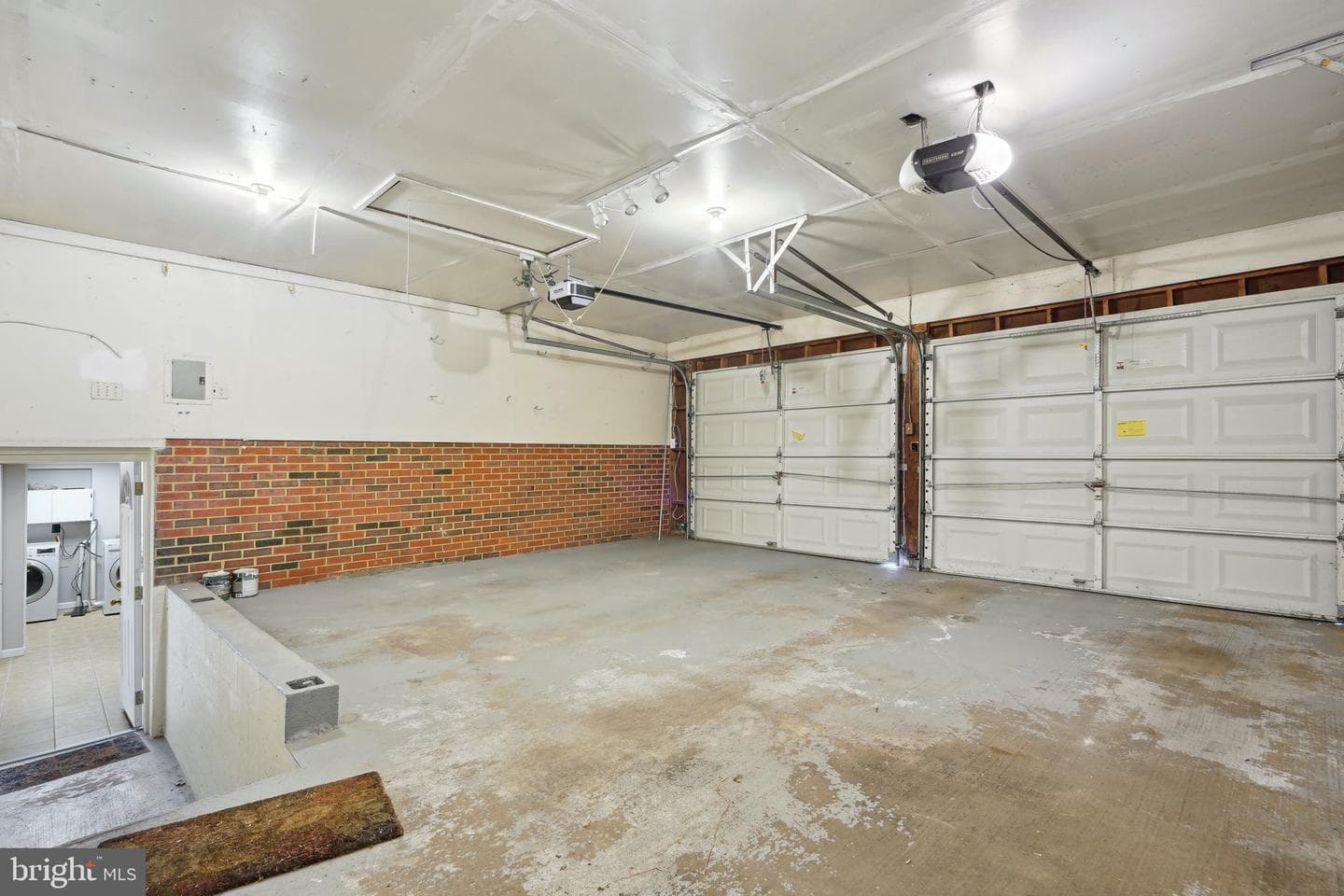 2412 Glenmore Terrace photo 28