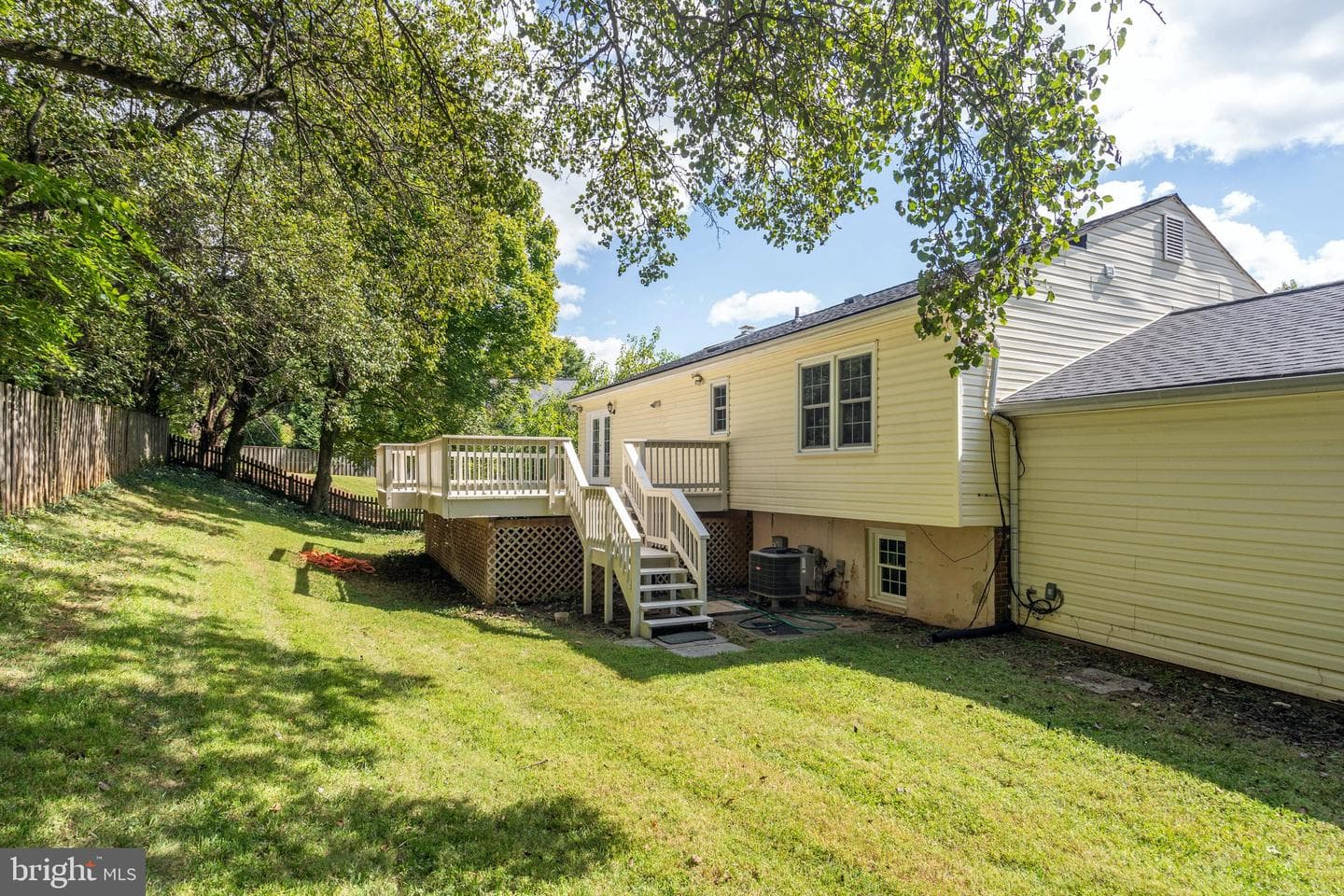 2412 Glenmore Terrace photo 29