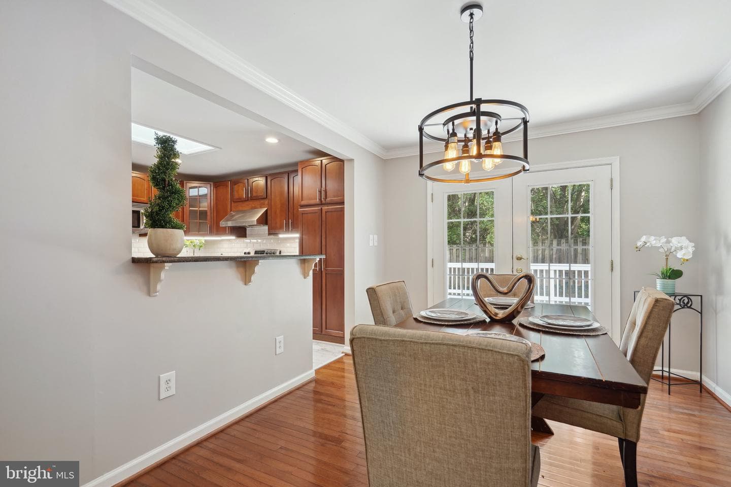 2412 Glenmore Terrace photo 8