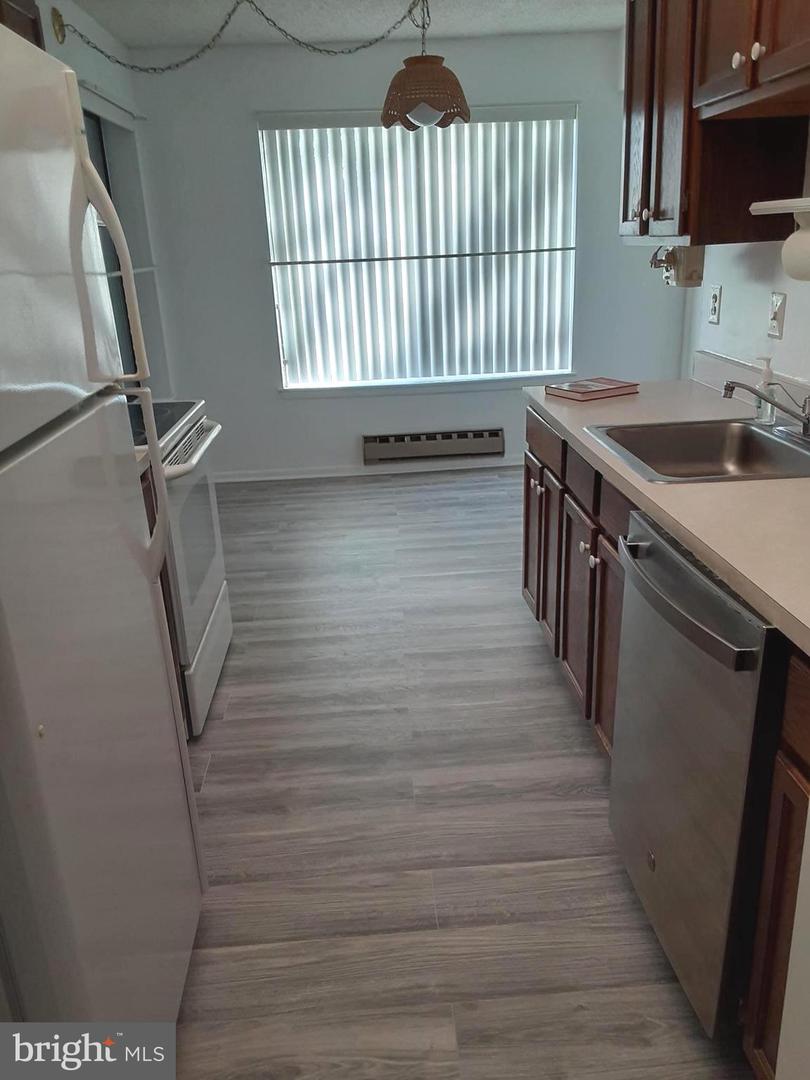 15201 Elkridge Way #93-2j photo 3