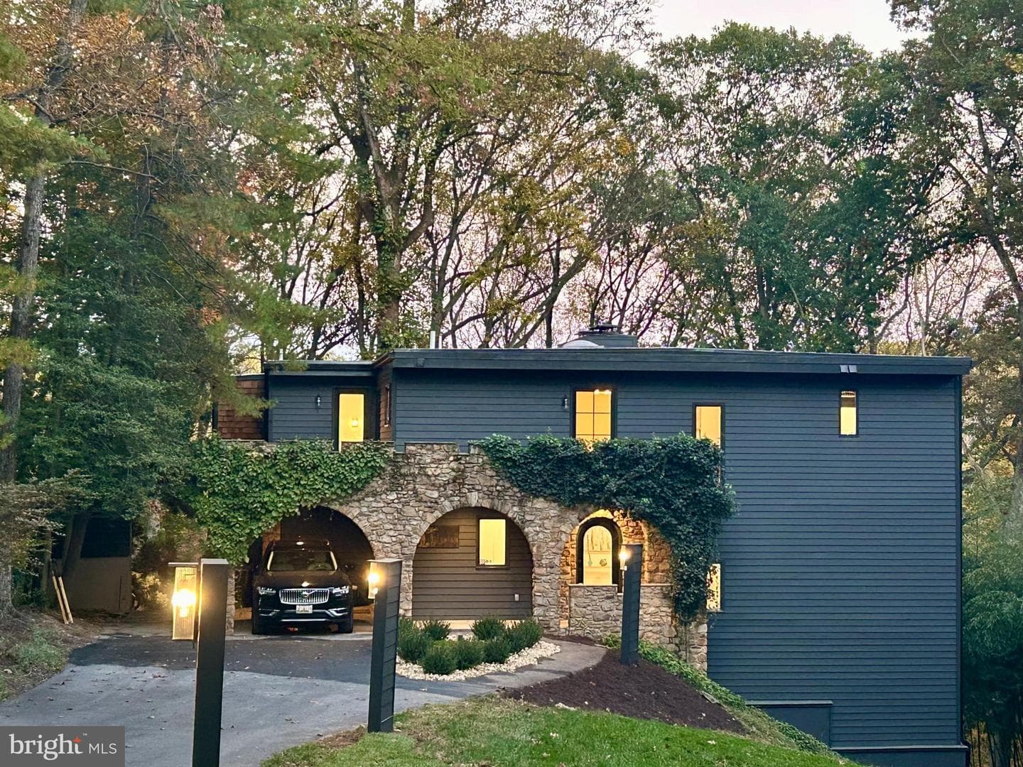11900 Viewcrest Terrace photo 2