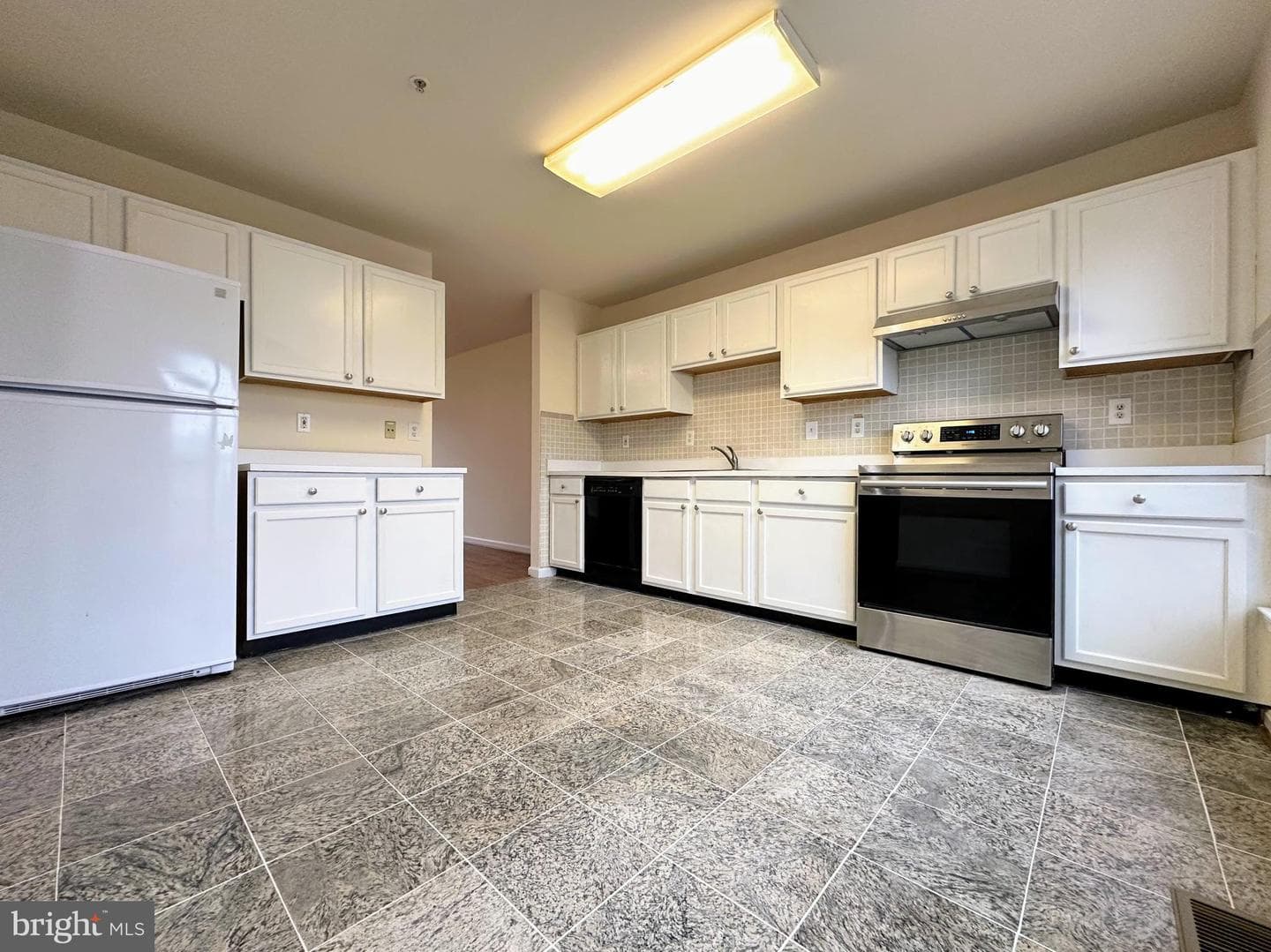 2452 Epstein Court photo 5