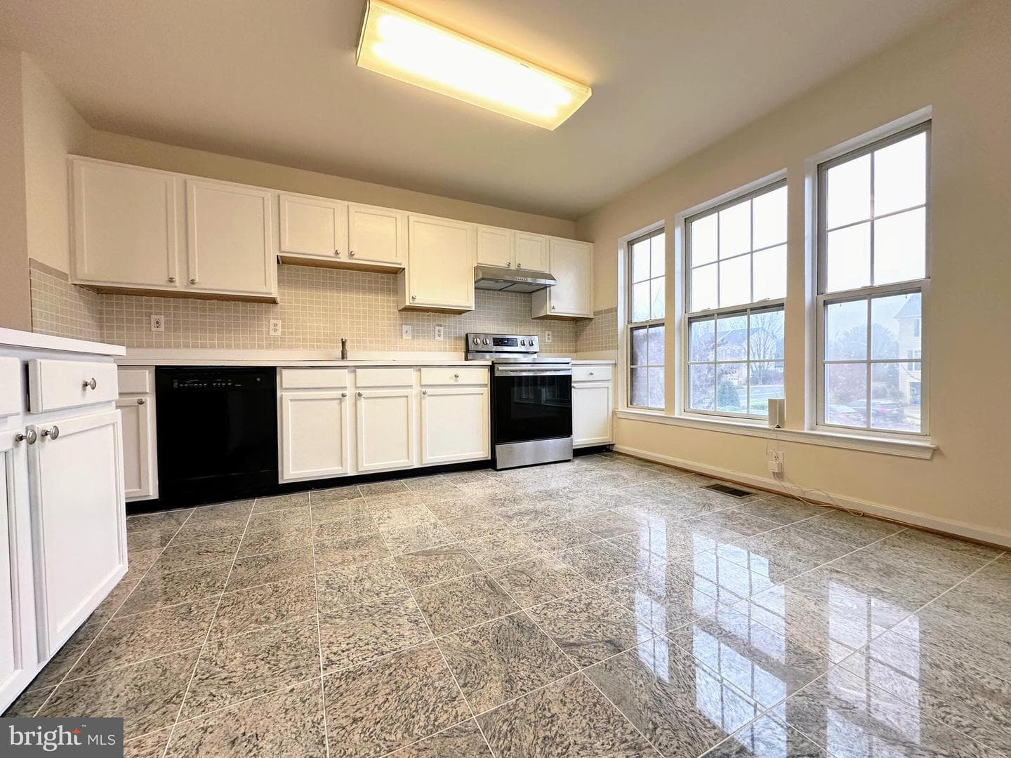 2452 Epstein Court photo 6