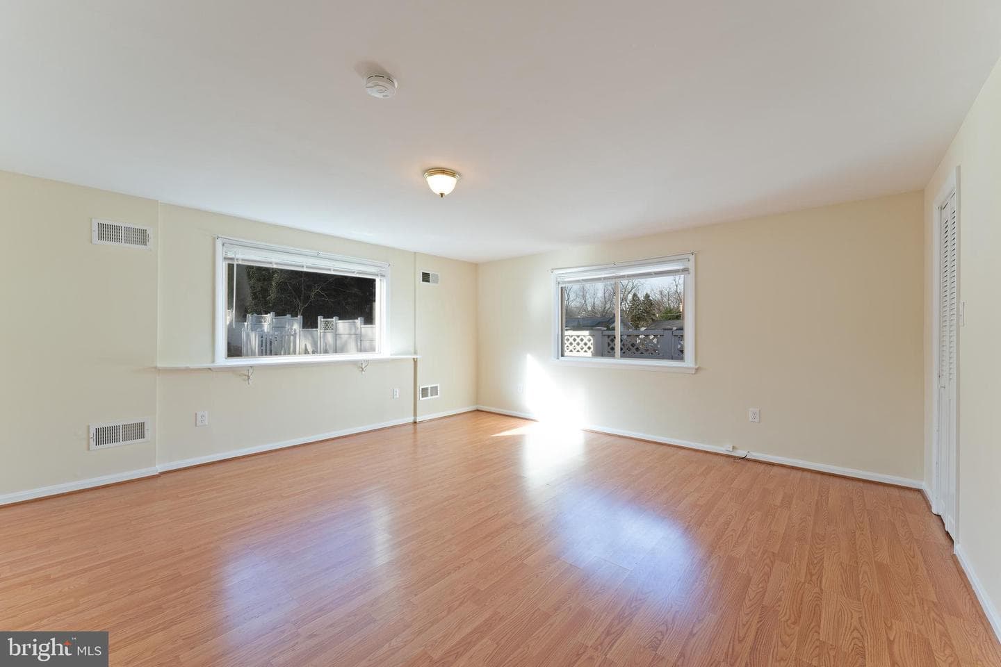 905 Gilbert Road photo 10