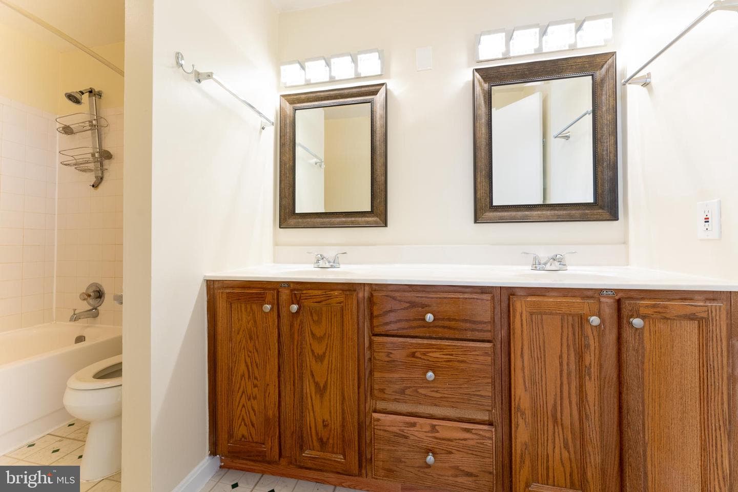 905 Gilbert Road photo 13