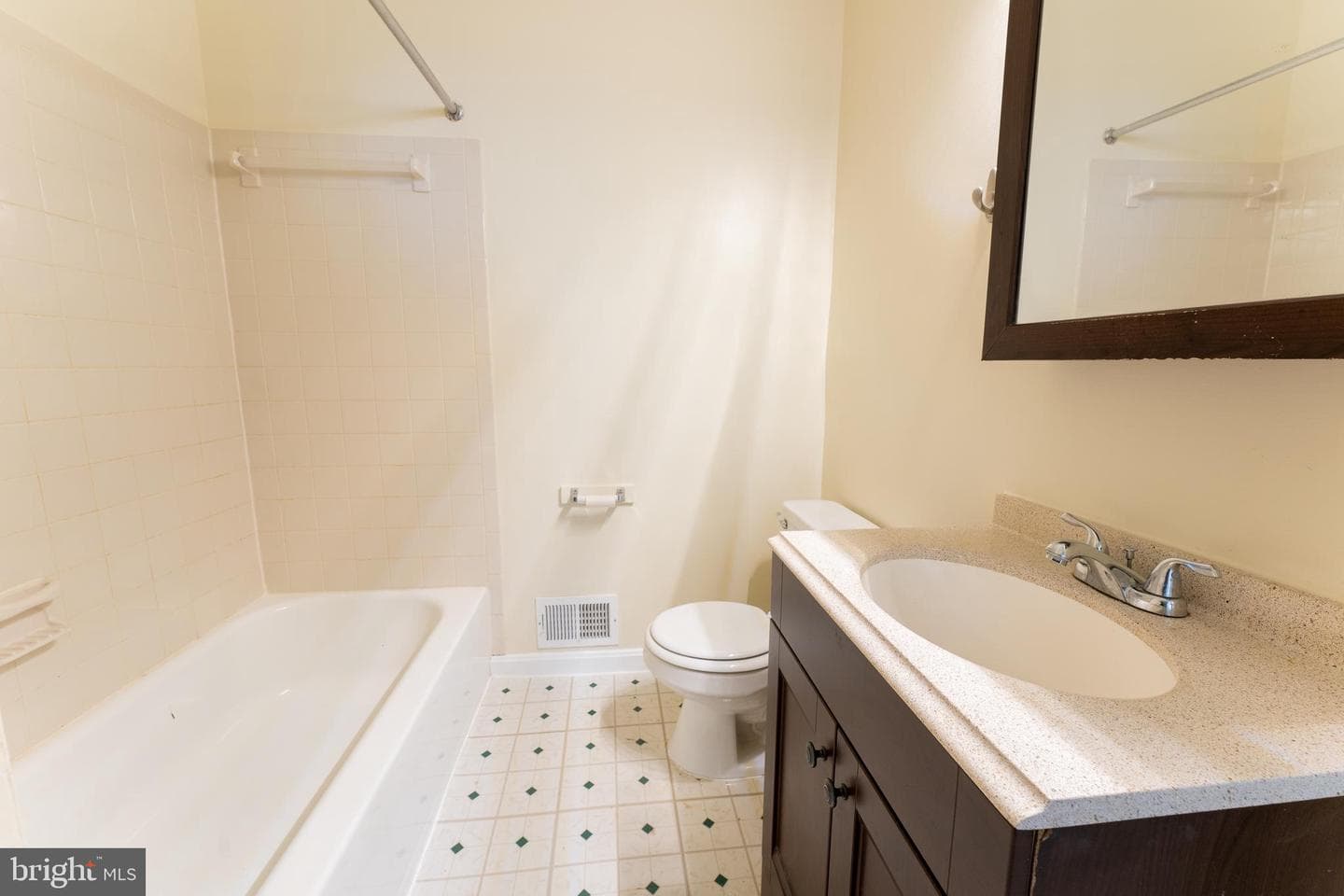 905 Gilbert Road photo 15