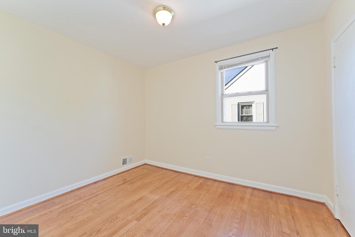 905 Gilbert Road photo 16