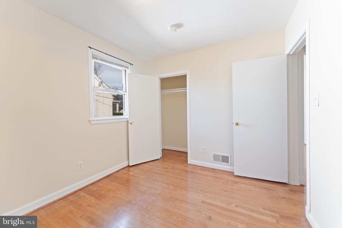 905 Gilbert Road photo 17