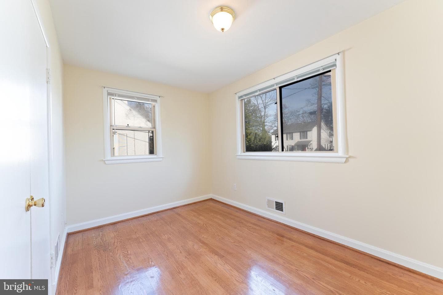 905 Gilbert Road photo 18