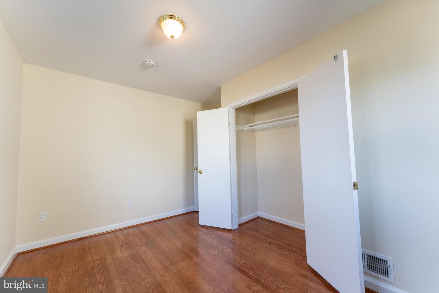 905 Gilbert Road photo 19