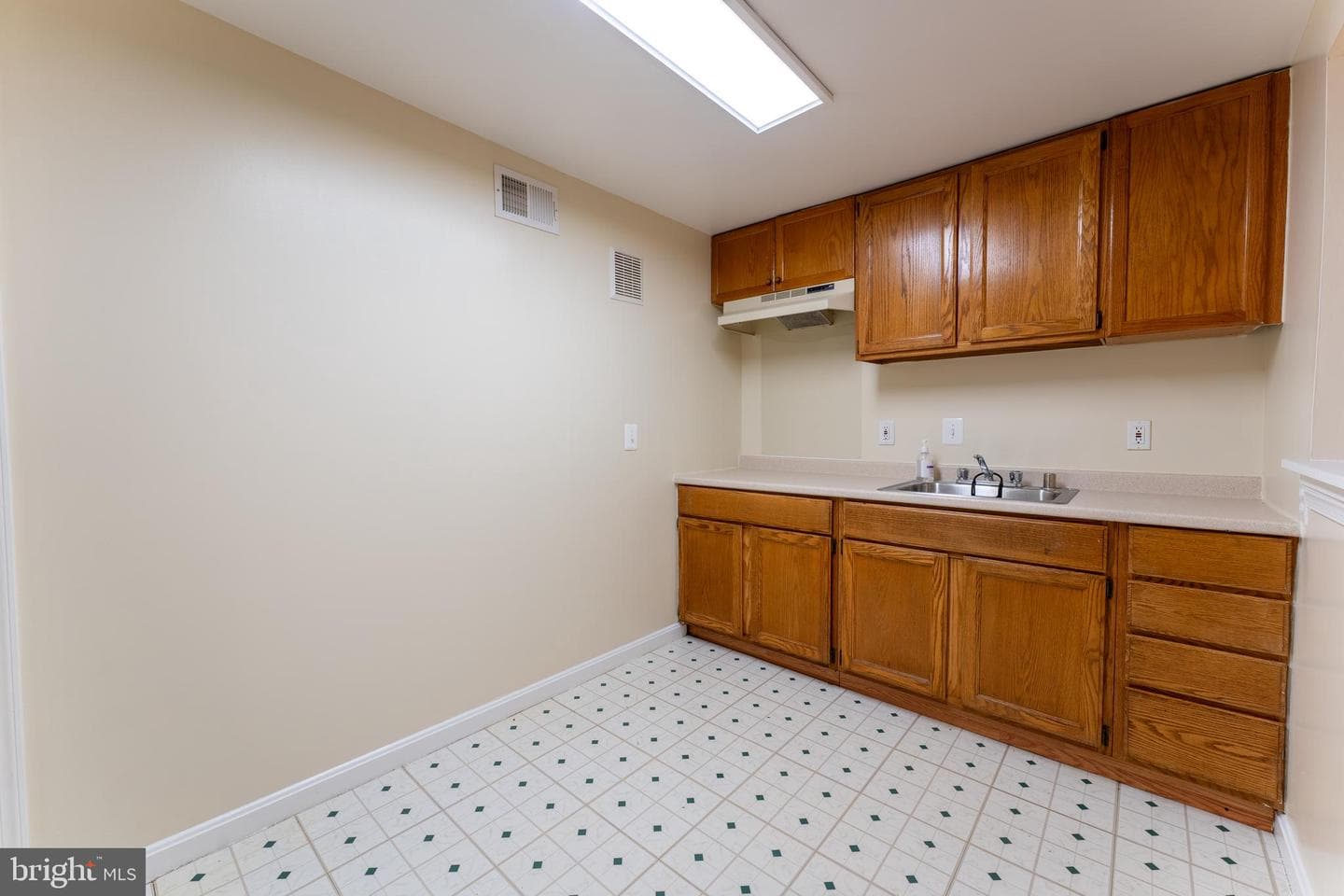 905 Gilbert Road photo 22