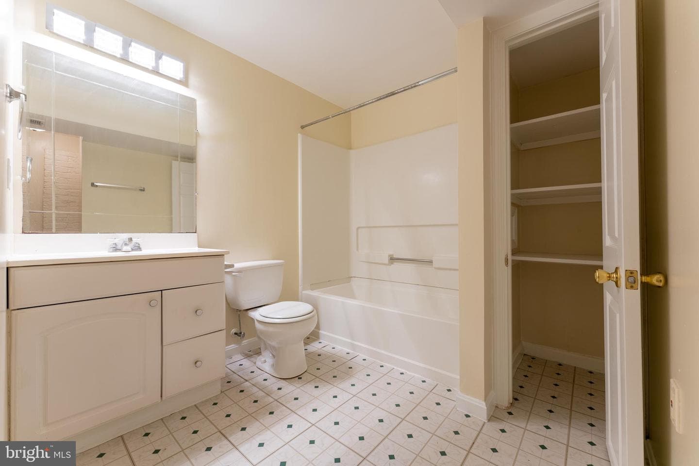 905 Gilbert Road photo 26