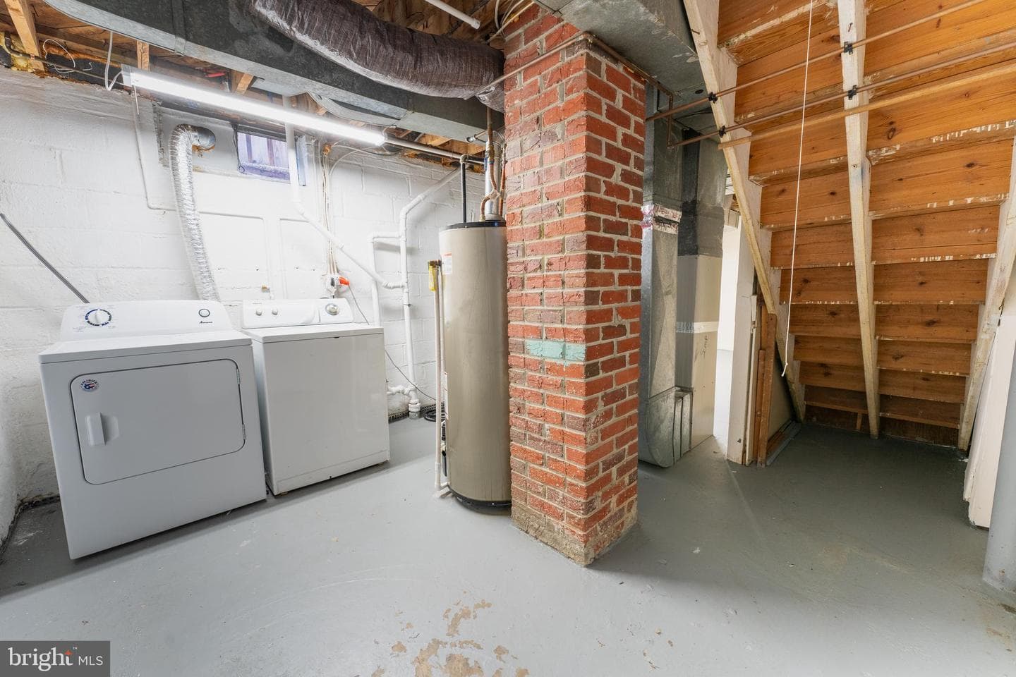 905 Gilbert Road photo 31