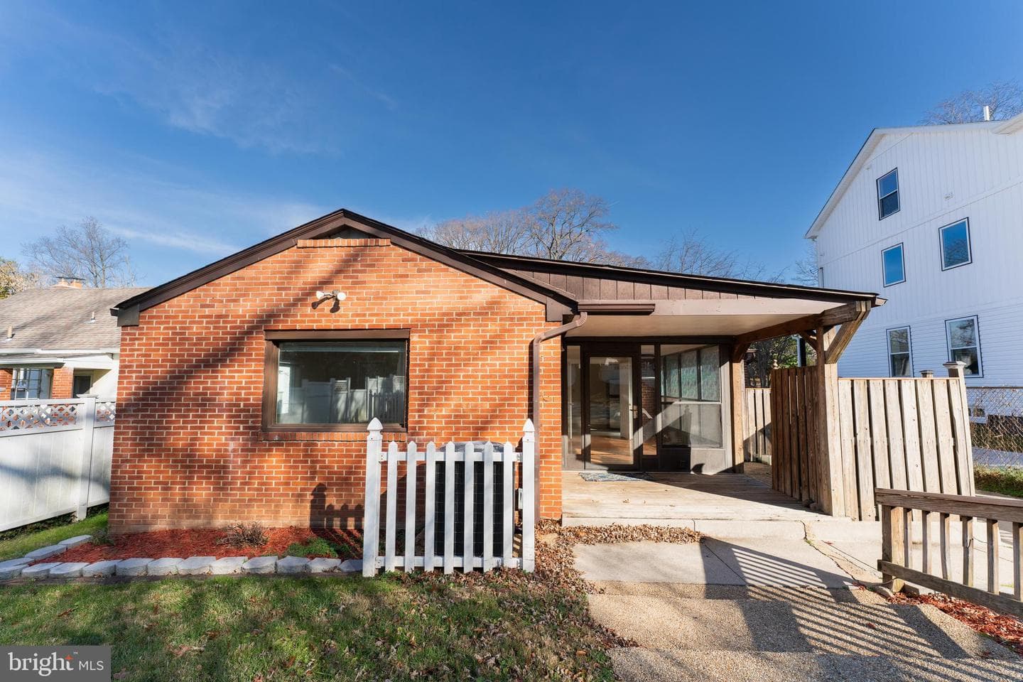 905 Gilbert Road photo 38