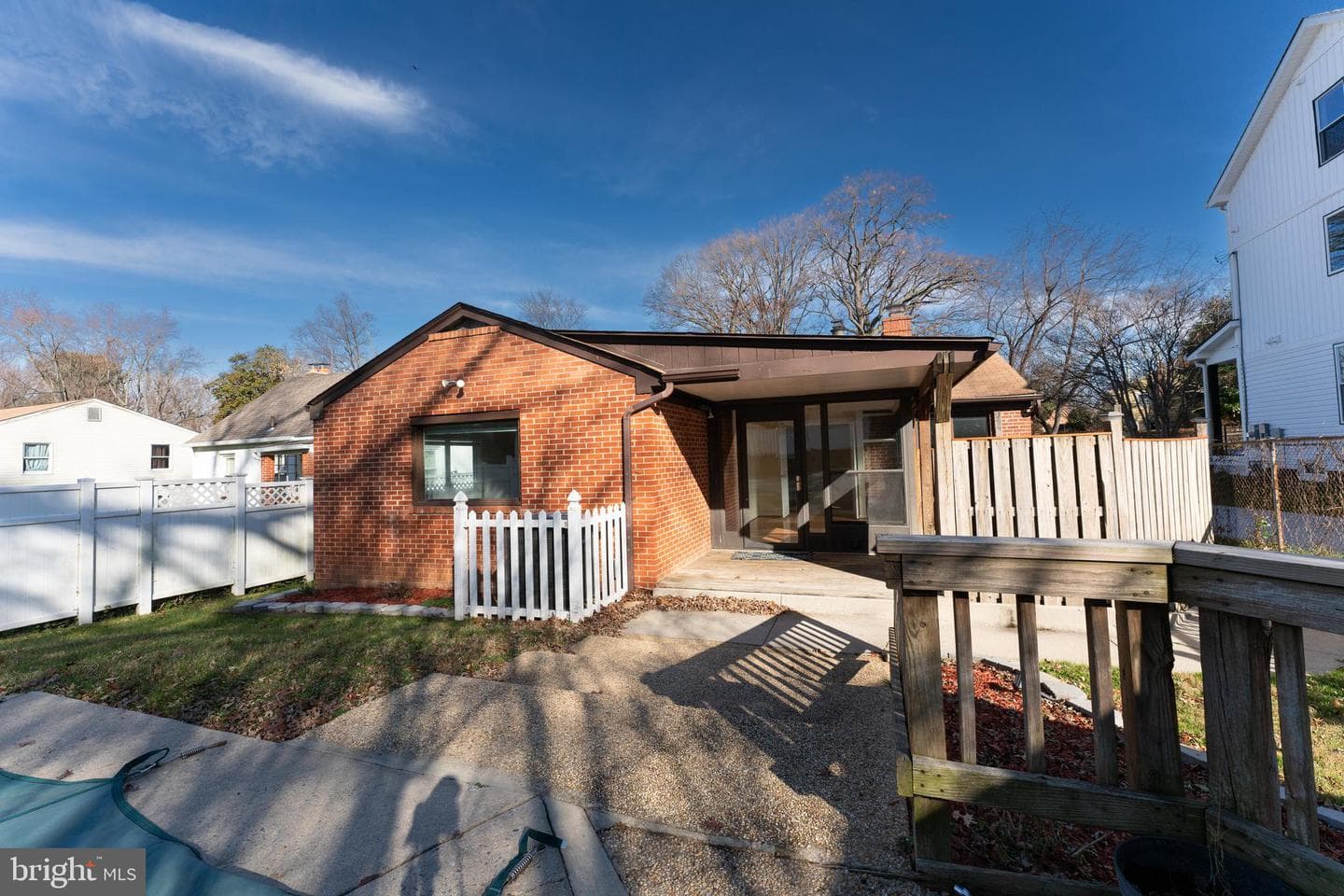 905 Gilbert Road photo 42
