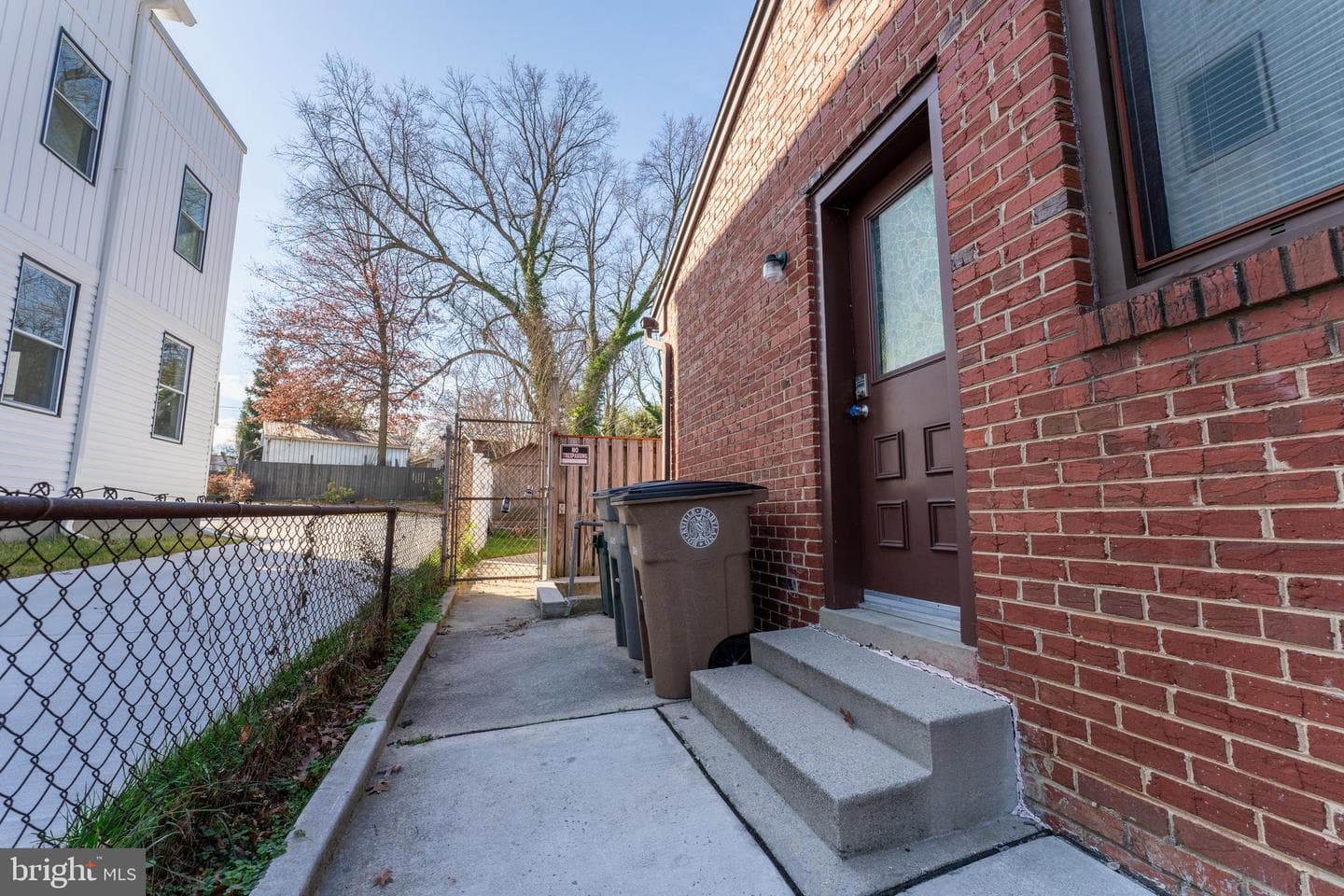 905 Gilbert Road photo 45