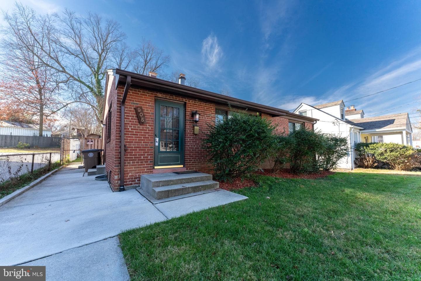 905 Gilbert Road photo 48