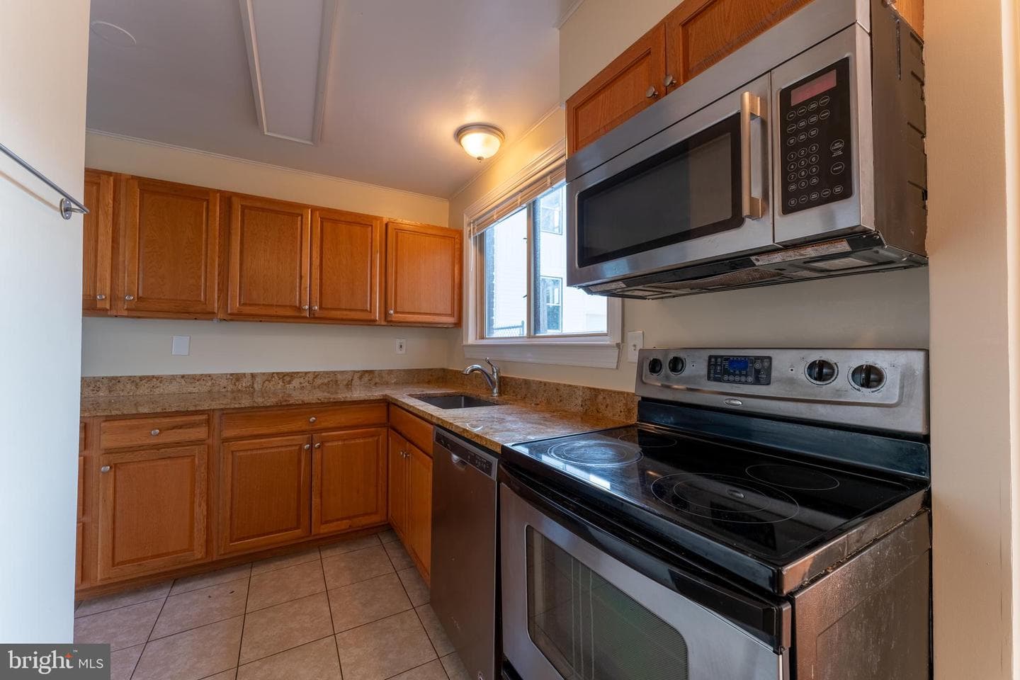 905 Gilbert Road photo 5