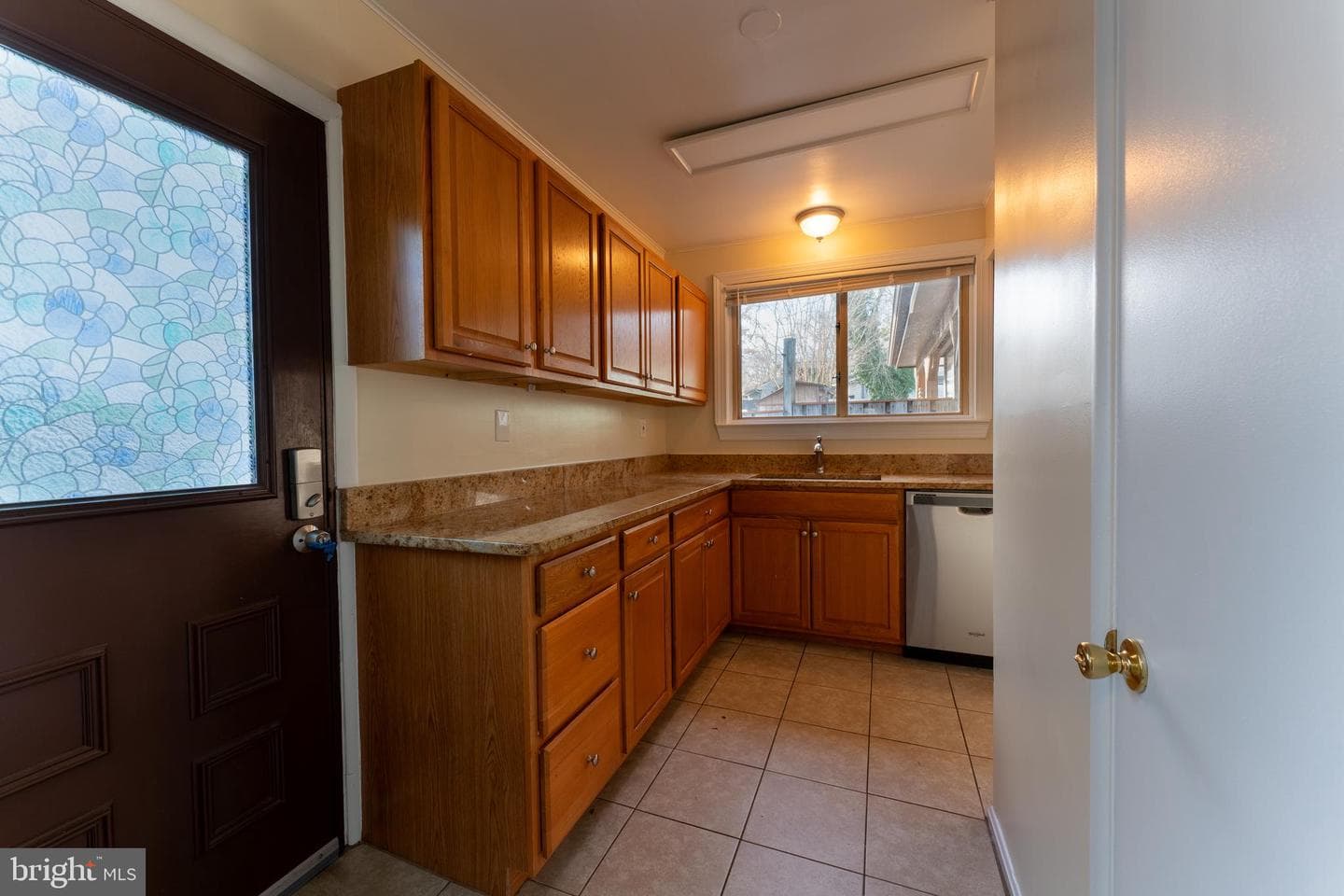 905 Gilbert Road photo 6