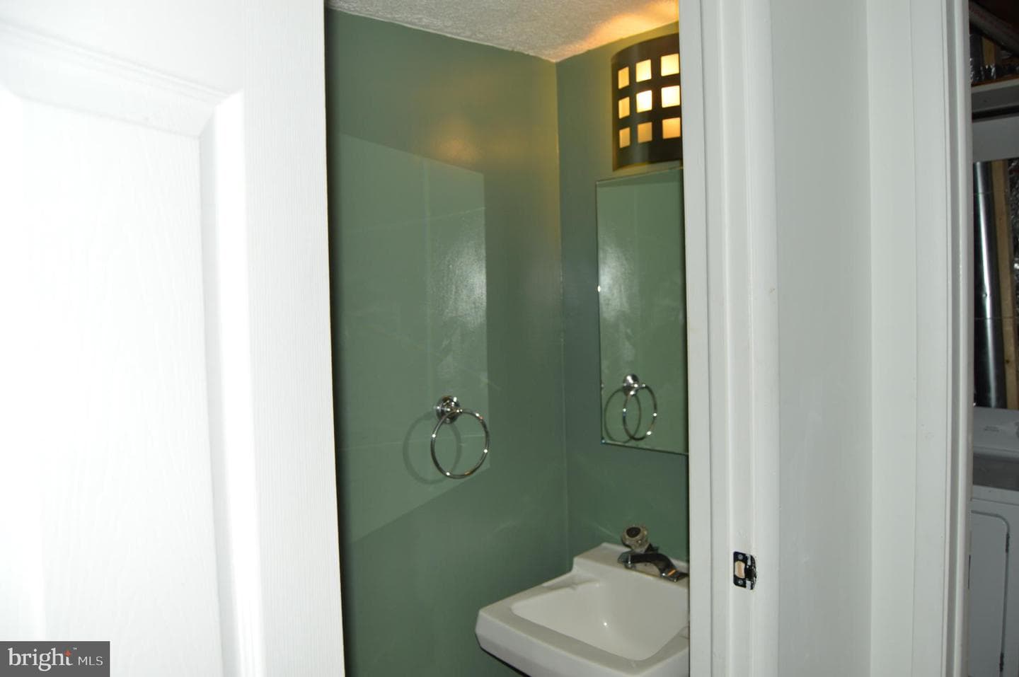 2947 Shepperton Terrace photo 11