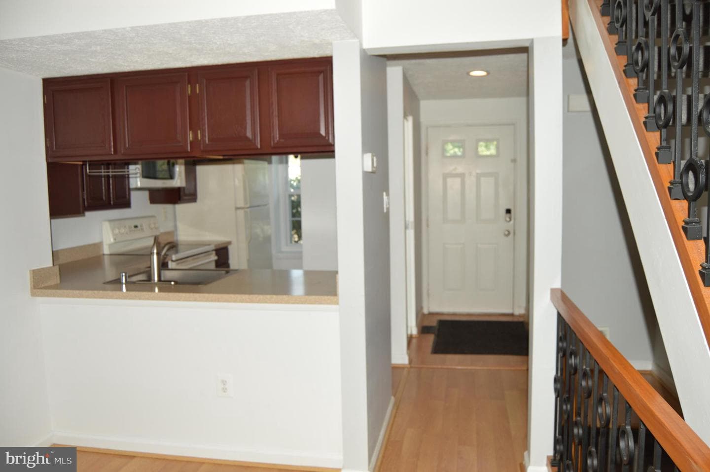 2947 Shepperton Terrace photo 2