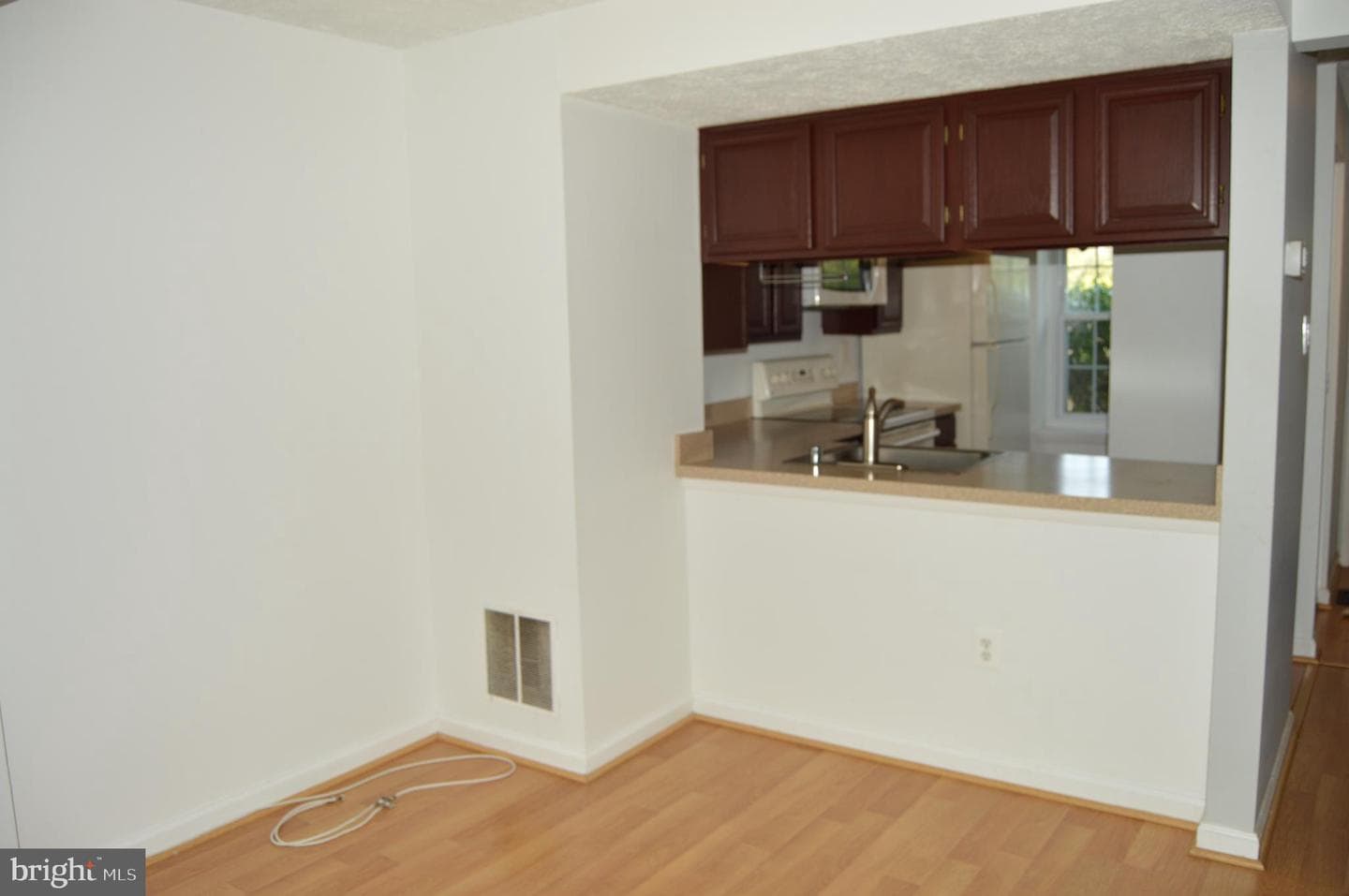 2947 Shepperton Terrace photo 5