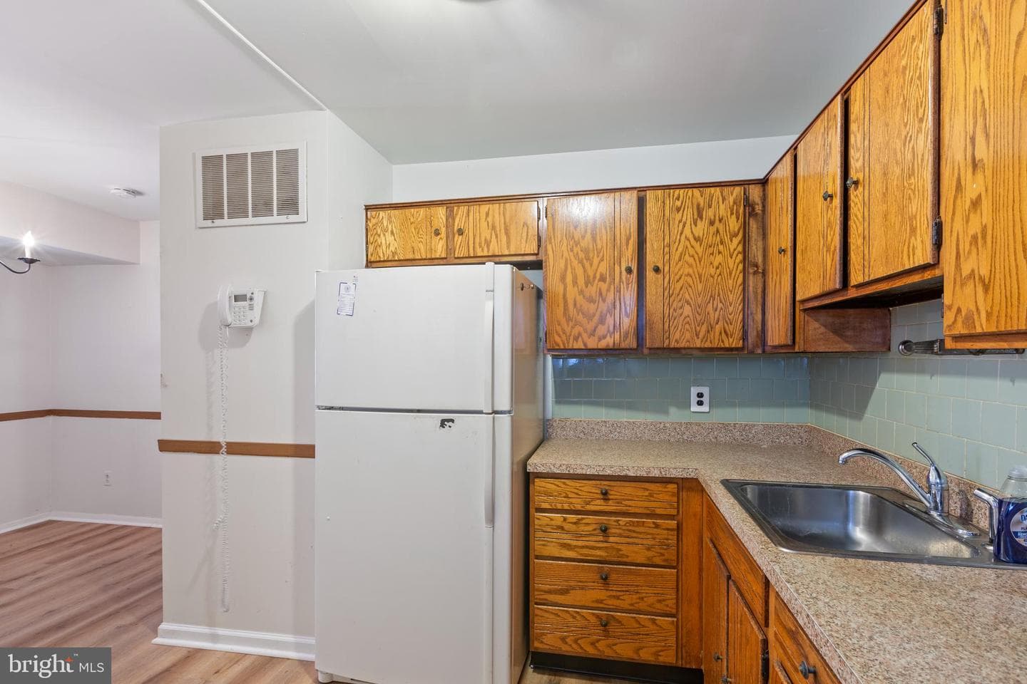 705 Douglass Avenue photo 10